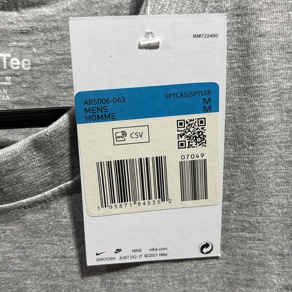 The Nike Tee Standard Fit, cotton crewneck, “Just Do It”JDI logo chest - Picture 9 of 11